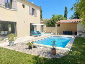 Spacieuse villa avec piscine dans les Alpilles